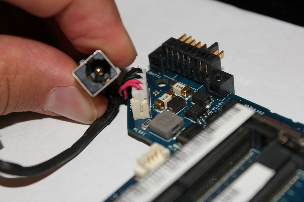 reparar-conector-de-carga-pc