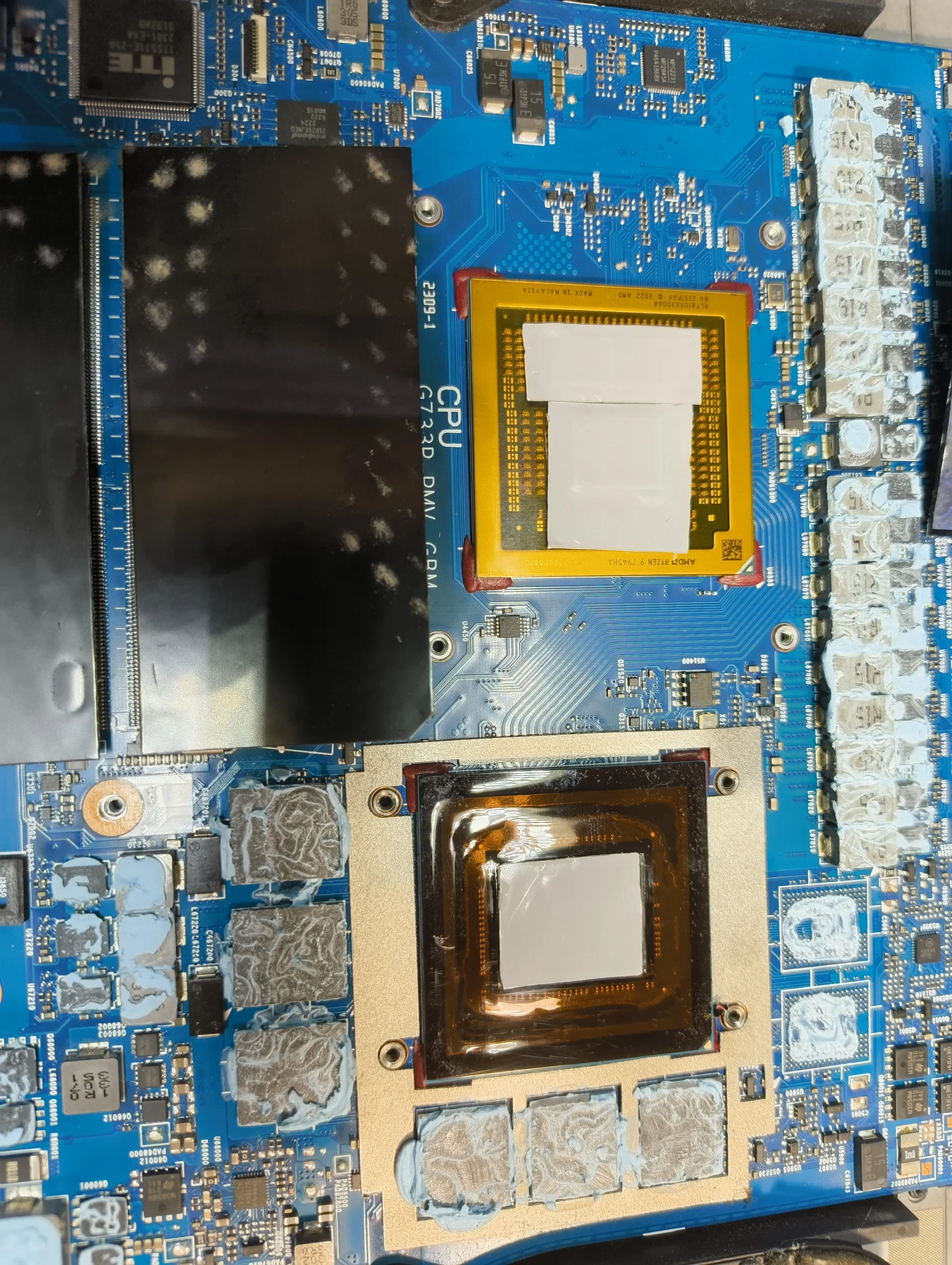Zonas de CPU y GPU del segundo ASUS durante la sustitución por PTM